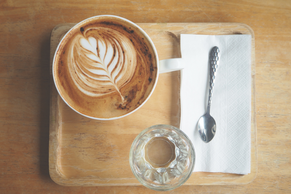 Idealna kawa latte – jak ją zrobić w domowym zaciszu