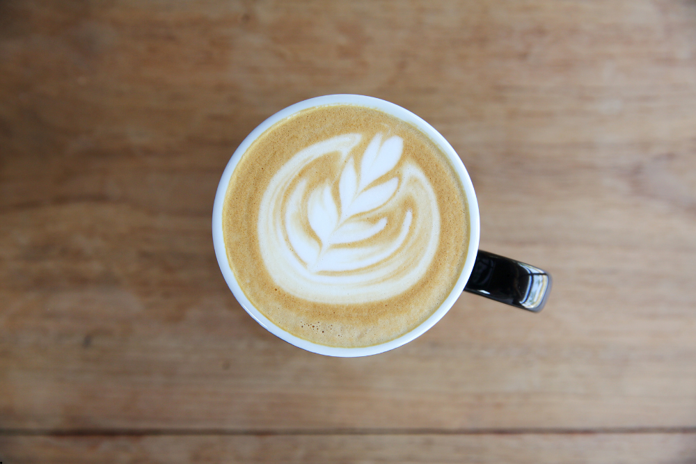Jak zrobić idealne flat white coffee?