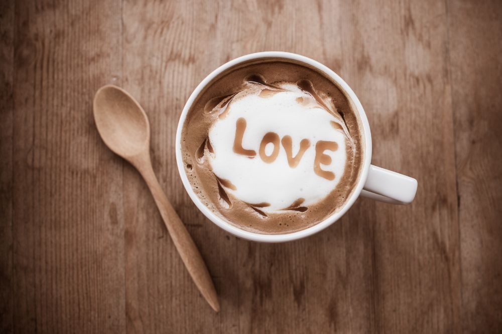 Jak zrobić idealne mochaccino? Najlepsze przepisy krok po kroku